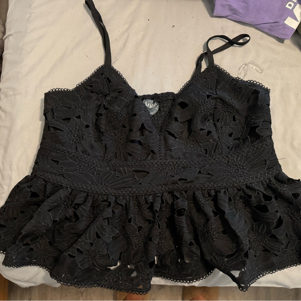 Arula tank top, size B. Equivalent to a 2x